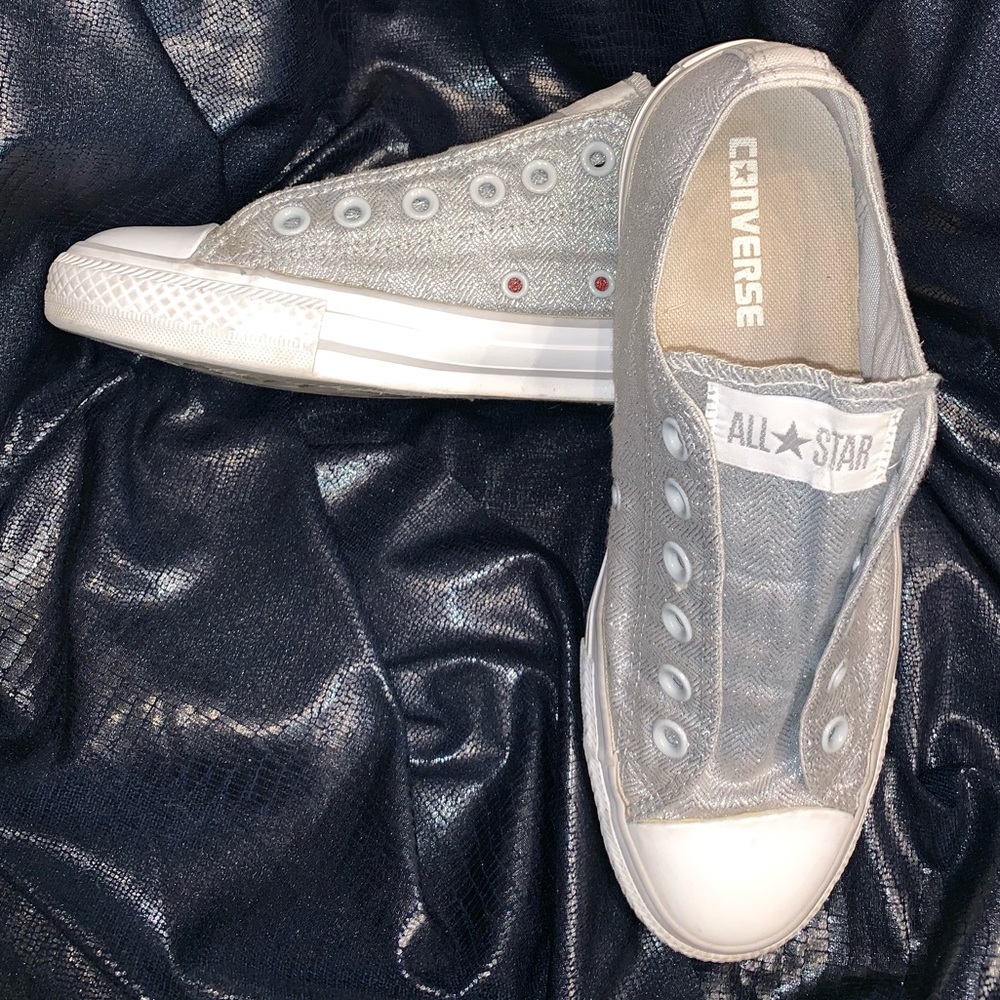Women’s 8 converse all star chucks silver